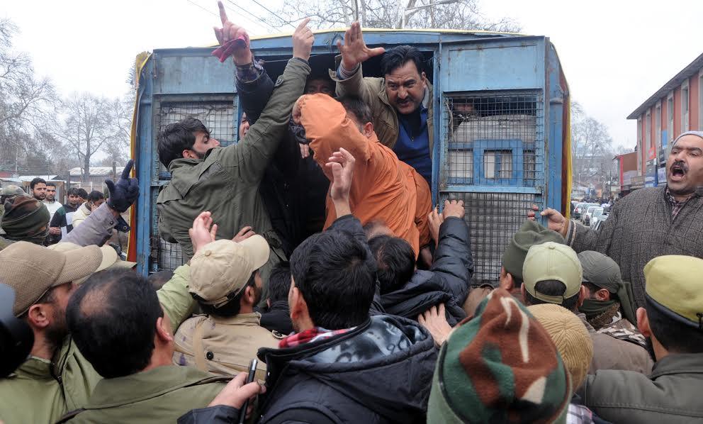 Police foil Teachers' Forum's protest